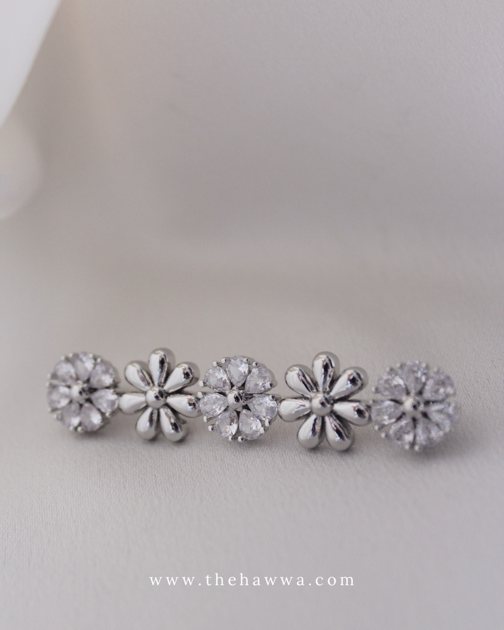 Luxe Daisy Long Brooch