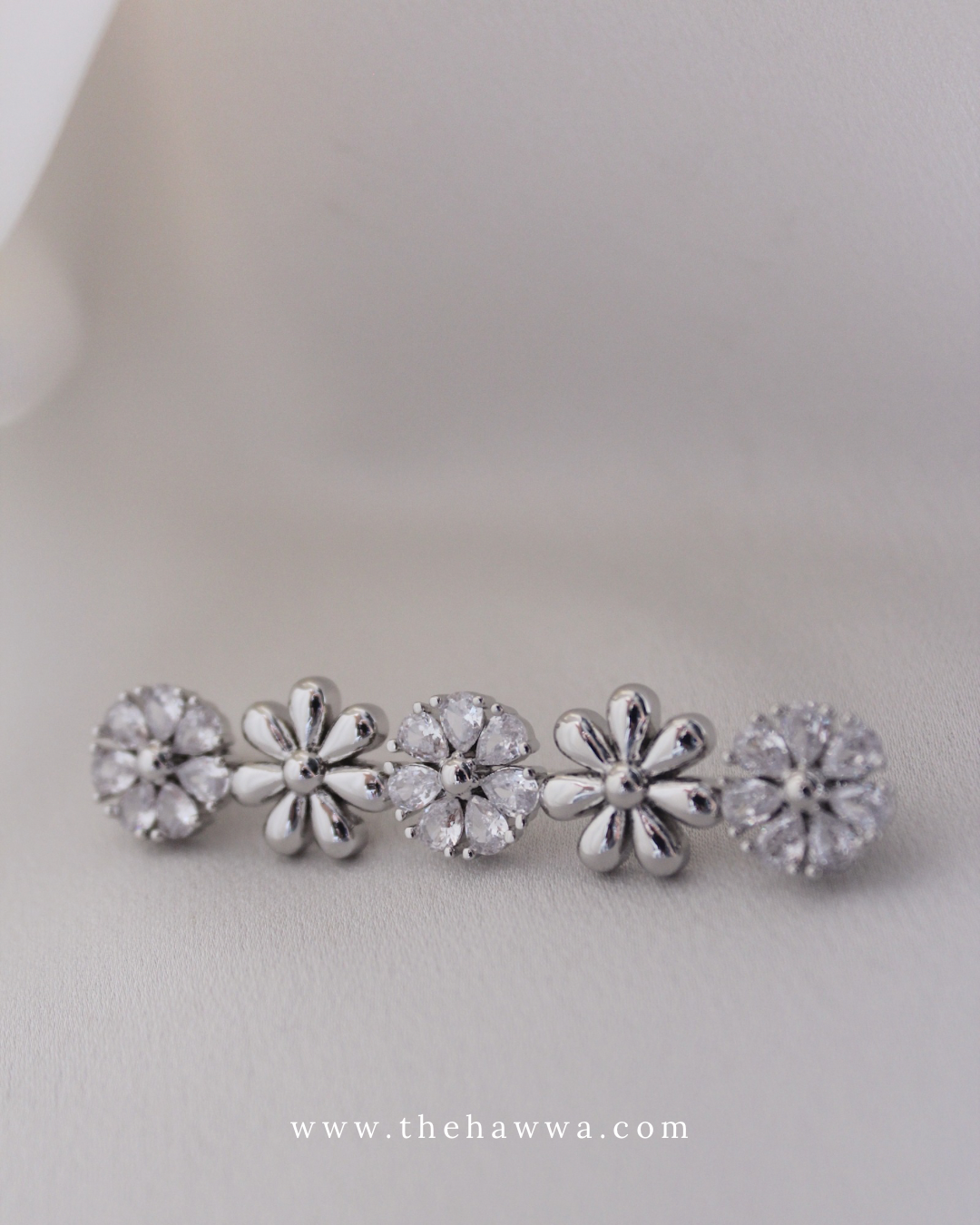 Luxe Daisy Long Brooch