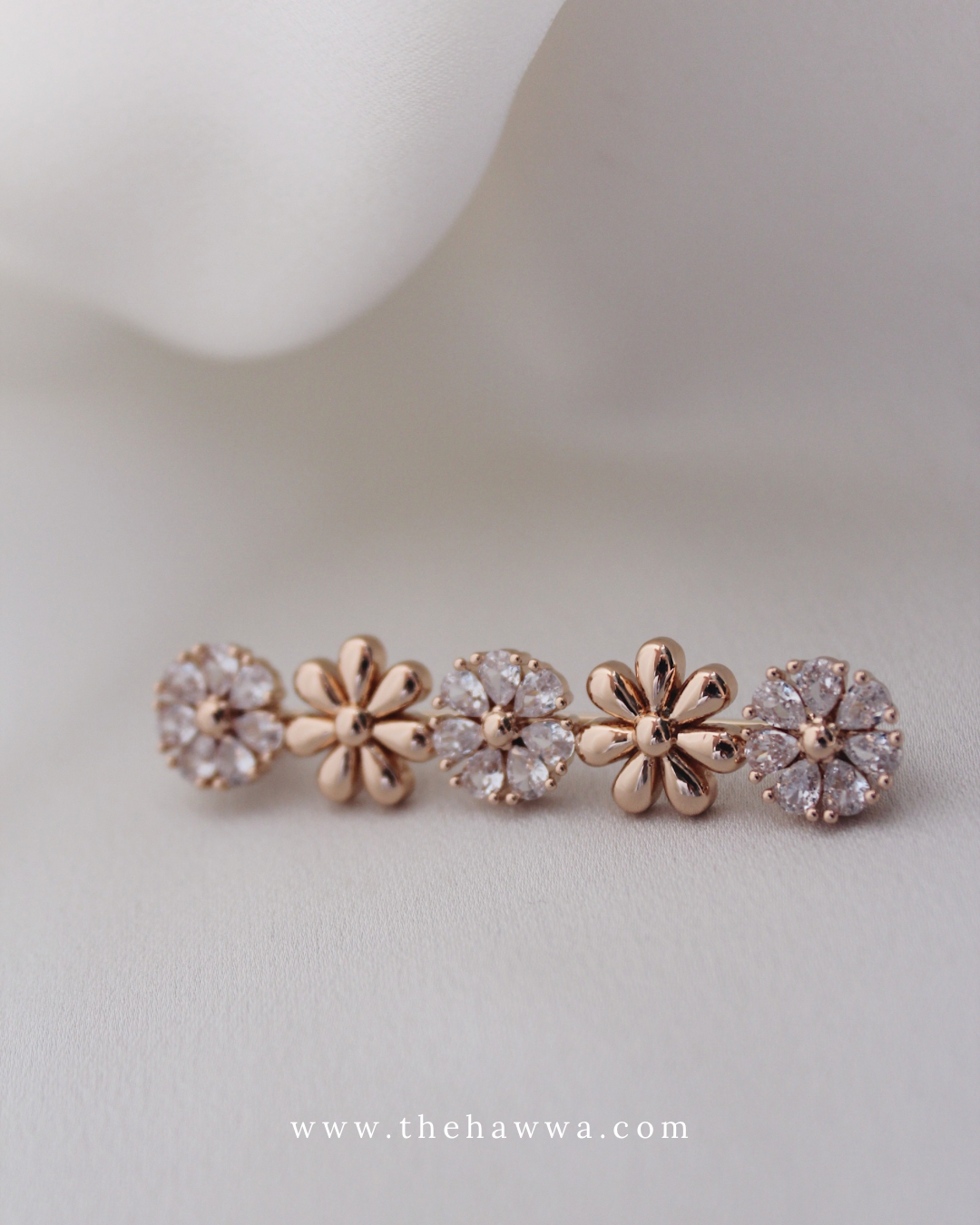 Luxe Daisy Long Brooch