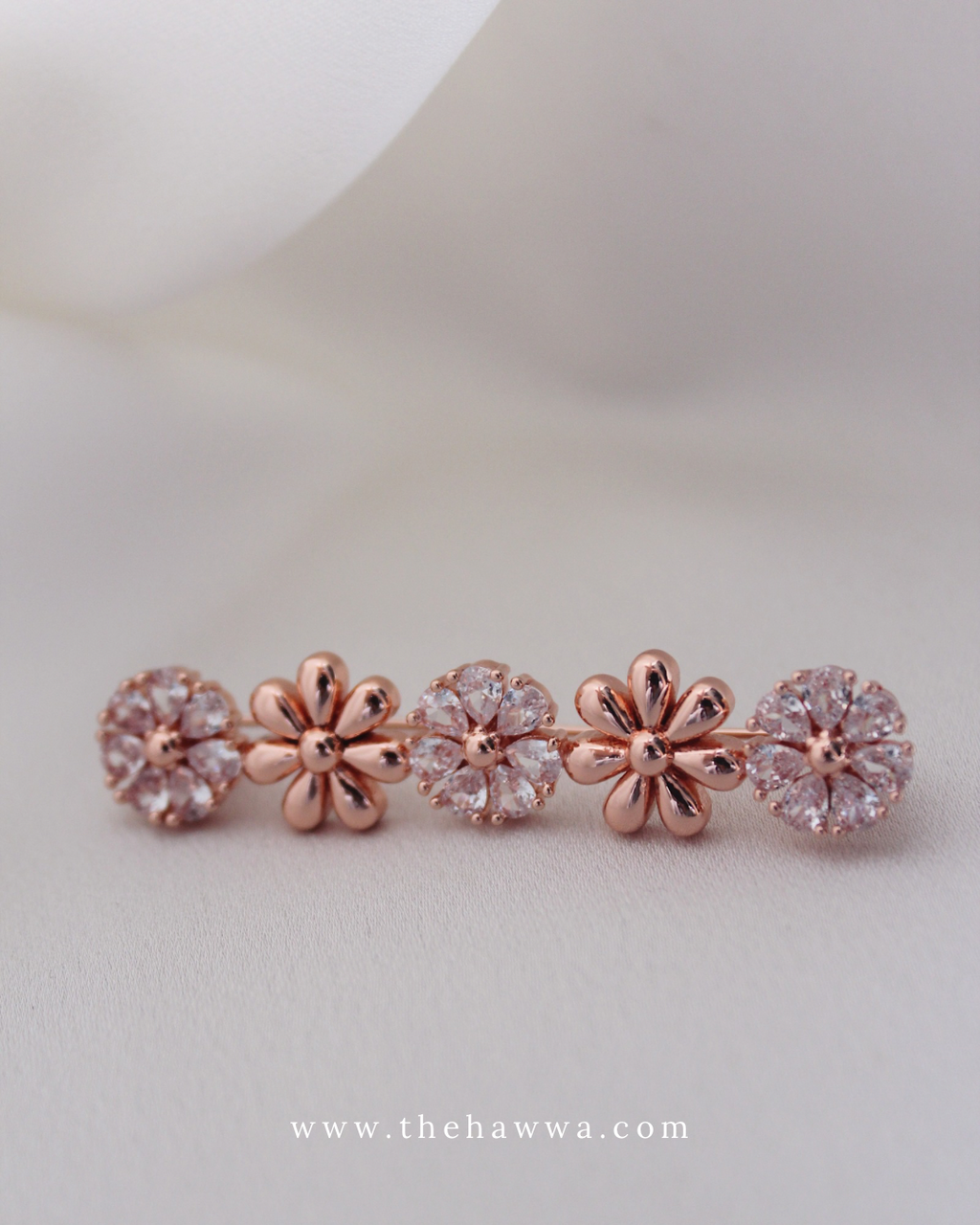 Luxe Daisy Long Brooch