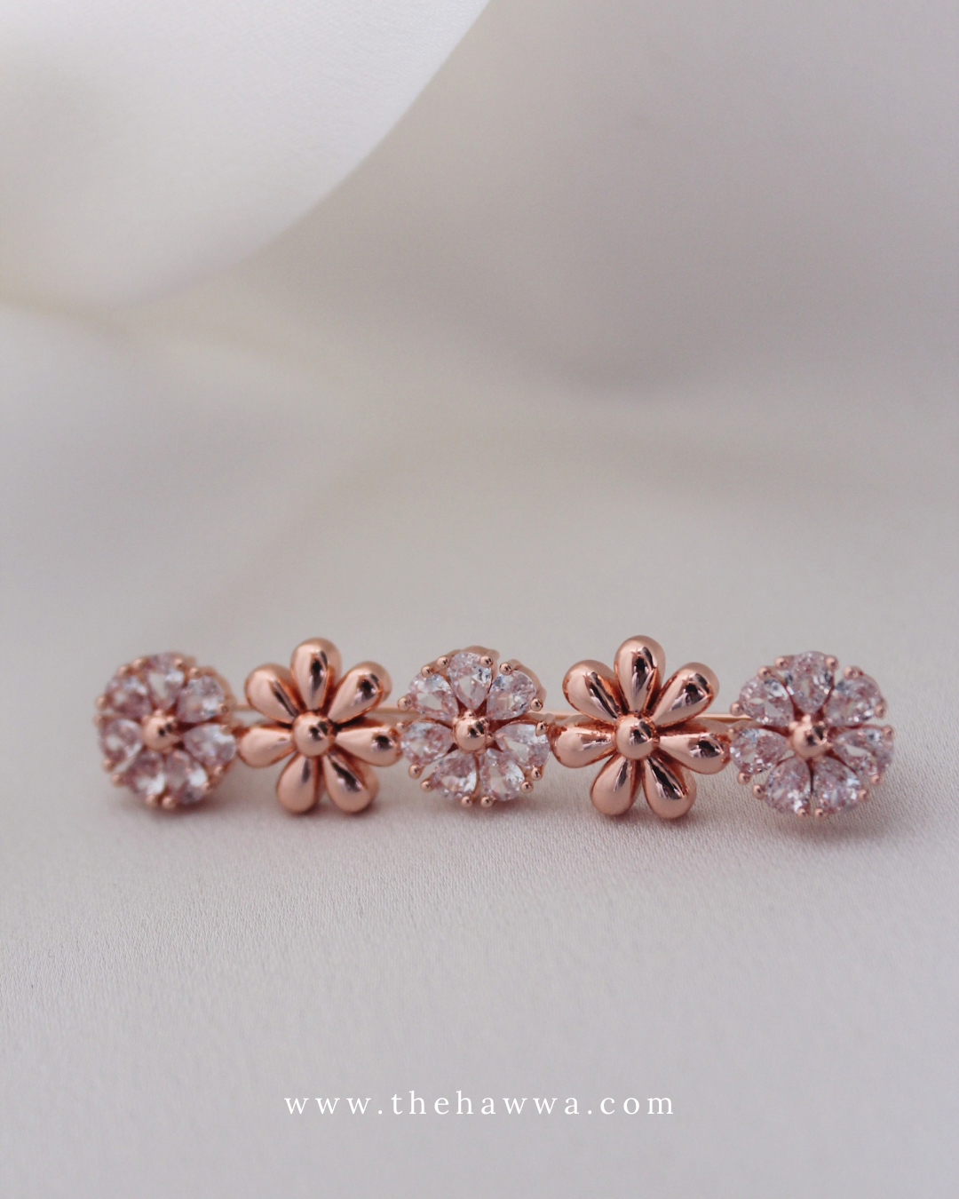 Luxe Daisy Long Brooch