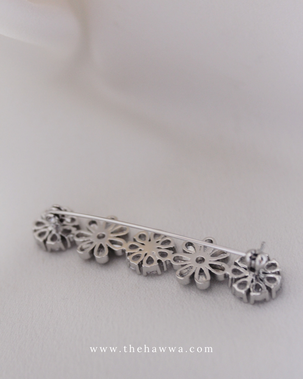 Luxe Daisy Long Brooch