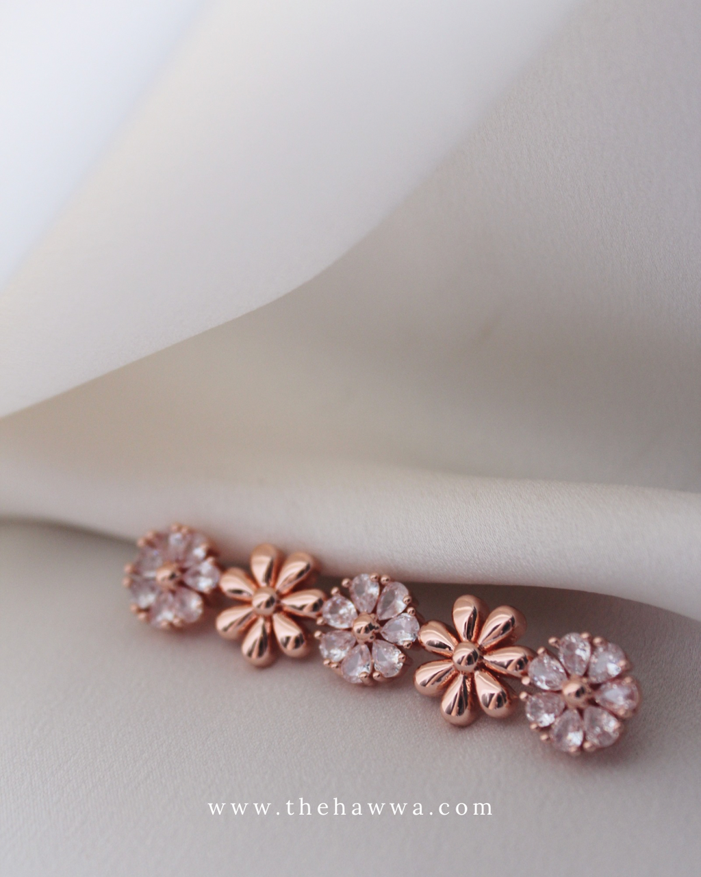 Luxe Daisy Long Brooch