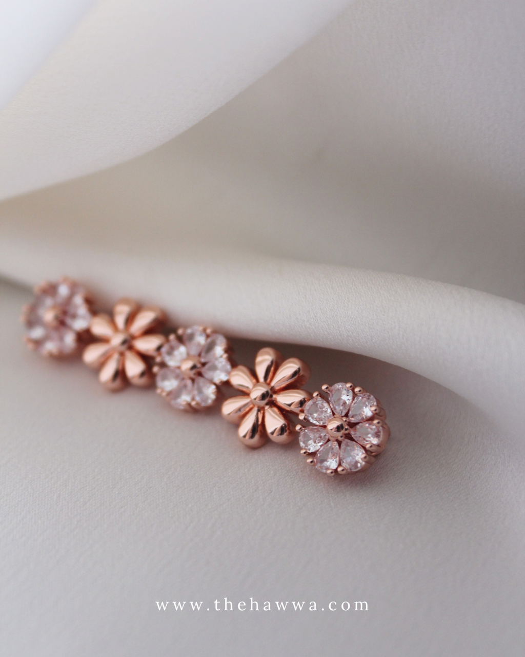 Luxe Daisy Long Brooch