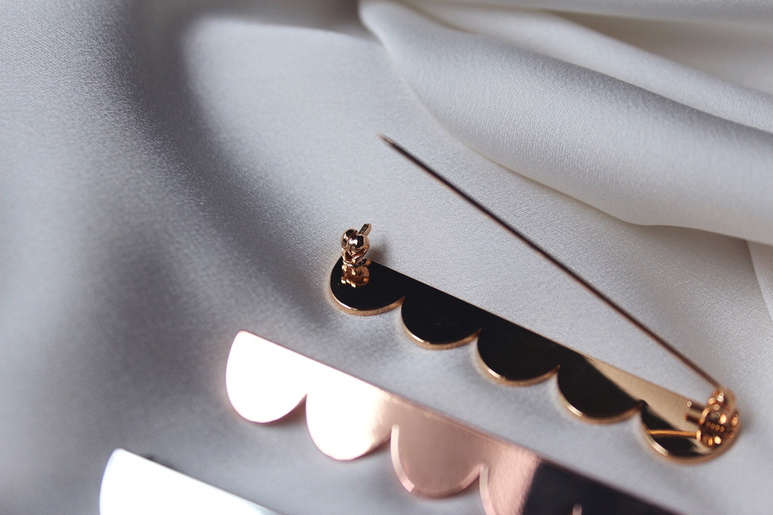 Scallop Hem Long Brooch 2.0