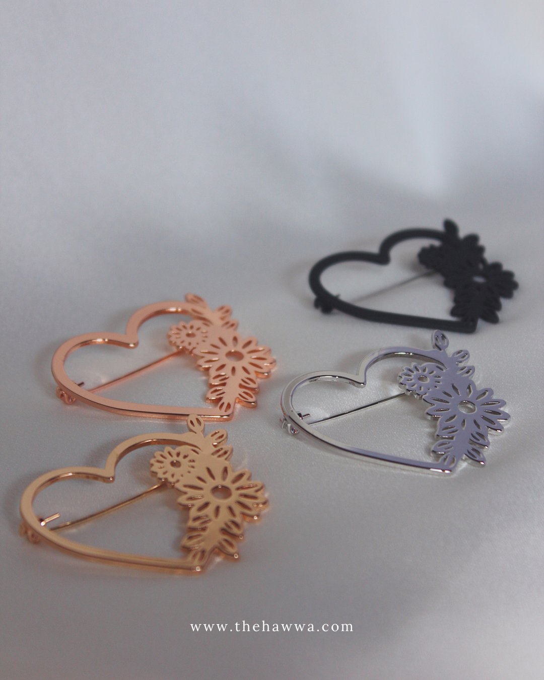 Gold 2025 heart brooch