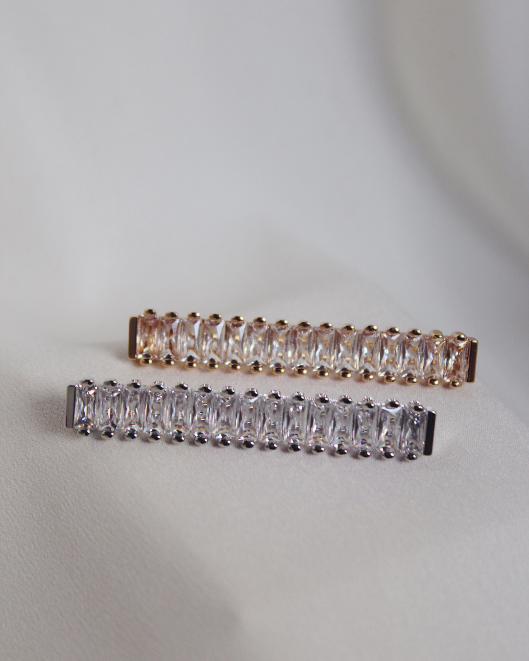 ANGGUN Long Brooch thehawwa